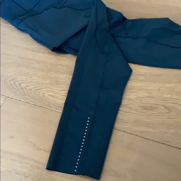 Lululemon crops - Picture 3 of 3